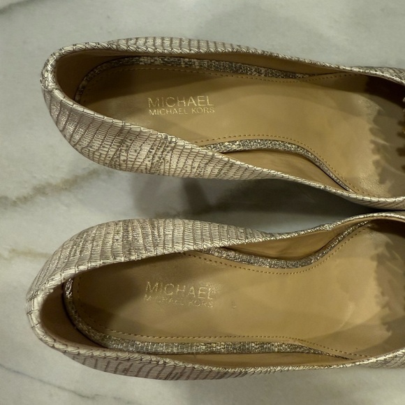 Michael Kors Lolita Heels Size 9.5 Metallic Gold Pom NWOB - Picture 3 of 13